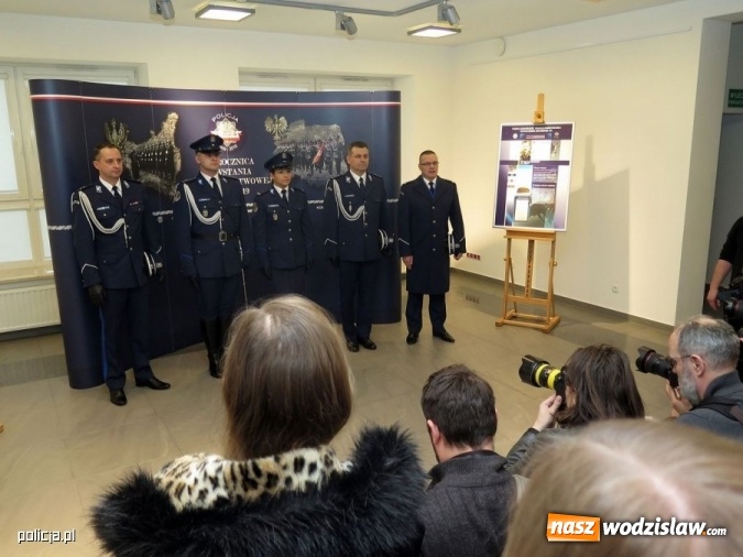 Zdjęcie w galerii na portalu naszwodzislaw.com: Nowe mundury na 100-lecie policji [FOTO]  wiadomości z regionu