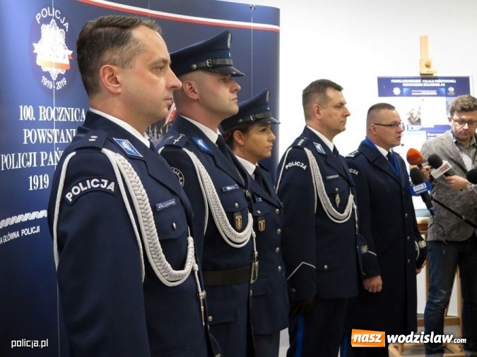 Zdjęcie w galerii na portalu naszwodzislaw.com: Nowe mundury na 100-lecie policji [FOTO]  wiadomości z regionu