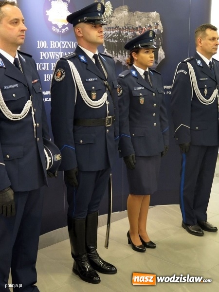 Zdjęcie w galerii na portalu naszwodzislaw.com: Nowe mundury na 100-lecie policji [FOTO]  wiadomości z regionu