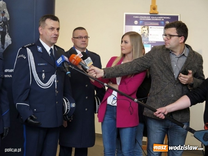 Zdjęcie w galerii na portalu naszwodzislaw.com: Nowe mundury na 100-lecie policji [FOTO]  wiadomości z regionu