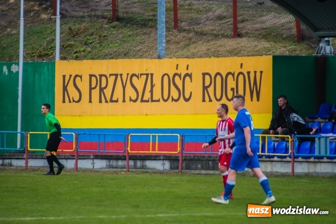 Zdjęcie w galerii na portalu naszwodzislaw.com: Rogów kontra Markowice: 07 zgłoś się! wiadomości z regionu
