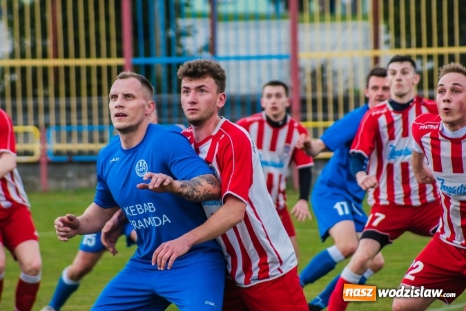 Zdjęcie w galerii na portalu naszwodzislaw.com: Rogów kontra Markowice: 07 zgłoś się! wiadomości z regionu