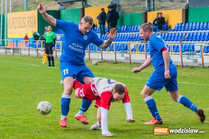 Zdjęcie w galerii na portalu naszwodzislaw.com: Rogów kontra Markowice: 07 zgłoś się! wiadomości z regionu