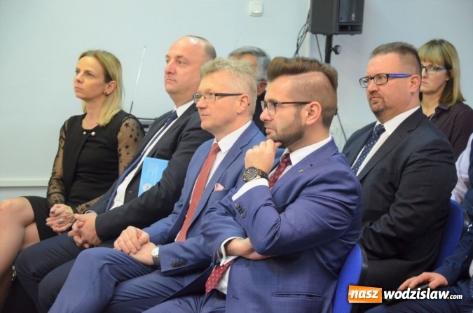 Zdjęcie w galerii na portalu naszwodzislaw.com: Prof. Buzek w Wodzisławiu Śl. o Europie i młodzieży wiadomości z regionu