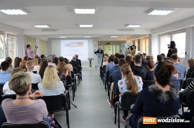 Zdjęcie w galerii na portalu naszwodzislaw.com: Prof. Buzek w Wodzisławiu Śl. o Europie i młodzieży wiadomości z regionu