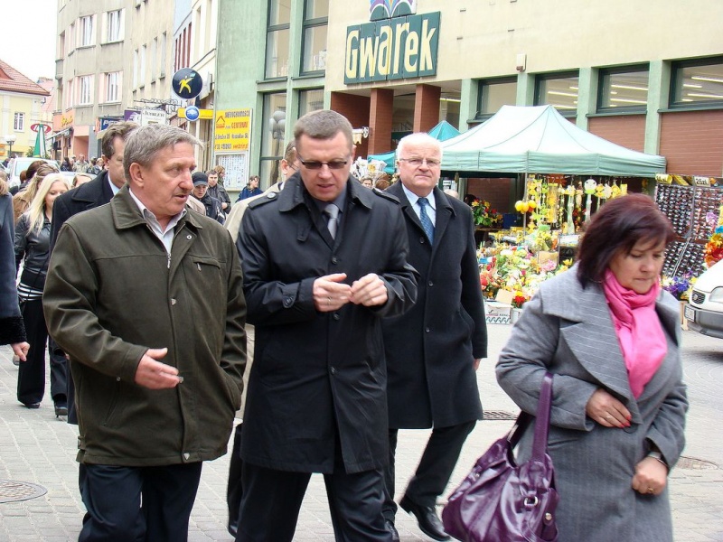 Zdjęcie w galerii na portalu naszwodzislaw.com: Pamięć jest obowiązkiem obywatela... wiadomości z regionu