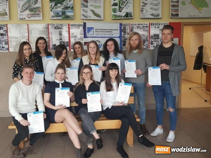 Zdjęcie w galerii na portalu naszwodzislaw.com: Architekci kończą studia w PWSZ w Raciborzu z nowymi kompetencjami wiadomości z regionu