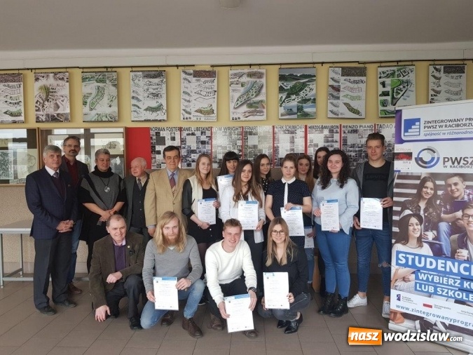 Zdjęcie w galerii na portalu naszwodzislaw.com: Architekci kończą studia w PWSZ w Raciborzu z nowymi kompetencjami wiadomości z regionu