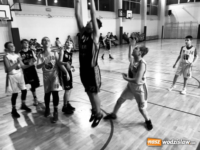 Zdjęcie w galerii na portalu naszwodzislaw.com: Trwa zwycięska passa koszykarzy MKS Wodzisław wiadomości z regionu