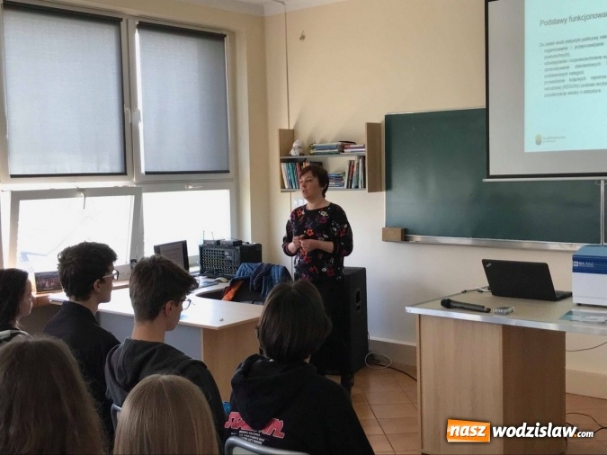 Zdjęcie w galerii na portalu naszwodzislaw.com: Starcie Tytanów, czyli przedmioty ścisłe kontra uczniowie wiadomości z regionu