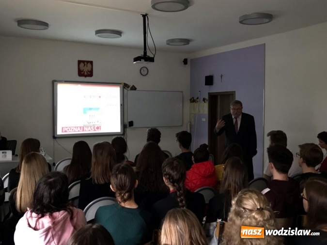 Zdjęcie w galerii na portalu naszwodzislaw.com: Starcie Tytanów, czyli przedmioty ścisłe kontra uczniowie wiadomości z regionu