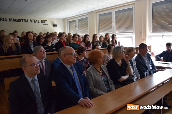 Zdjęcie w galerii na portalu naszwodzislaw.com: Starcie Tytanów, czyli przedmioty ścisłe kontra uczniowie wiadomości z regionu