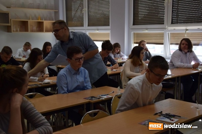 Zdjęcie w galerii na portalu naszwodzislaw.com: Starcie Tytanów, czyli przedmioty ścisłe kontra uczniowie wiadomości z regionu