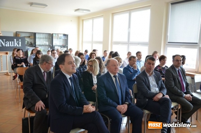 Zdjęcie w galerii na portalu naszwodzislaw.com: Starcie Tytanów, czyli przedmioty ścisłe kontra uczniowie wiadomości z regionu