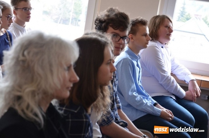 Zdjęcie w galerii na portalu naszwodzislaw.com: Starcie Tytanów, czyli przedmioty ścisłe kontra uczniowie wiadomości z regionu