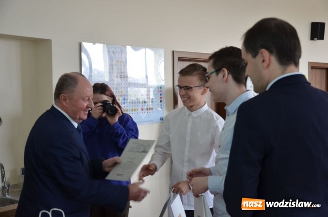 Zdjęcie w galerii na portalu naszwodzislaw.com: Starcie Tytanów, czyli przedmioty ścisłe kontra uczniowie wiadomości z regionu