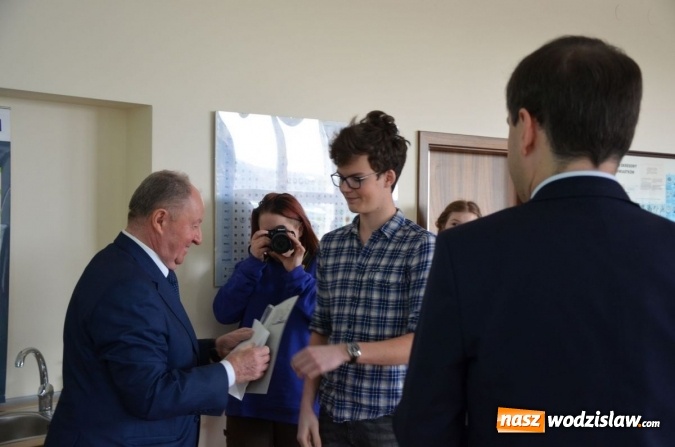 Zdjęcie w galerii na portalu naszwodzislaw.com: Starcie Tytanów, czyli przedmioty ścisłe kontra uczniowie wiadomości z regionu