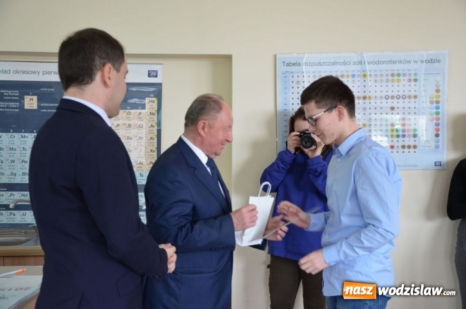 Zdjęcie w galerii na portalu naszwodzislaw.com: Starcie Tytanów, czyli przedmioty ścisłe kontra uczniowie wiadomości z regionu