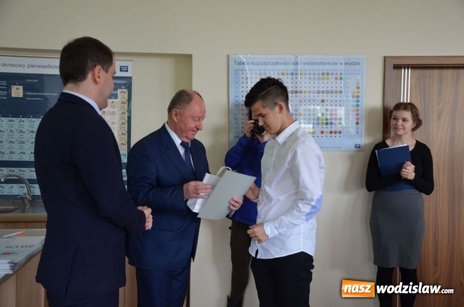 Zdjęcie w galerii na portalu naszwodzislaw.com: Starcie Tytanów, czyli przedmioty ścisłe kontra uczniowie wiadomości z regionu