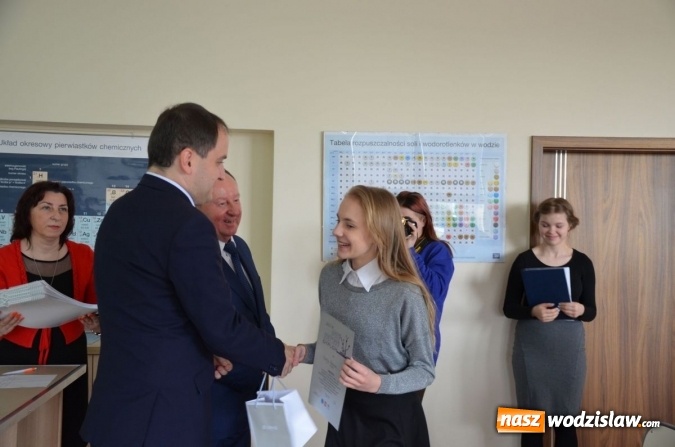 Zdjęcie w galerii na portalu naszwodzislaw.com: Starcie Tytanów, czyli przedmioty ścisłe kontra uczniowie wiadomości z regionu