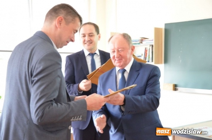 Zdjęcie w galerii na portalu naszwodzislaw.com: Starcie Tytanów, czyli przedmioty ścisłe kontra uczniowie wiadomości z regionu