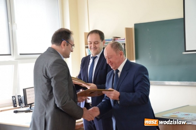 Zdjęcie w galerii na portalu naszwodzislaw.com: Starcie Tytanów, czyli przedmioty ścisłe kontra uczniowie wiadomości z regionu