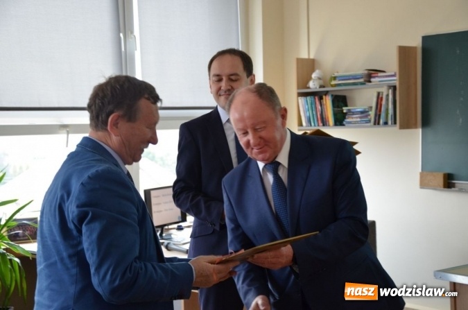 Zdjęcie w galerii na portalu naszwodzislaw.com: Starcie Tytanów, czyli przedmioty ścisłe kontra uczniowie wiadomości z regionu