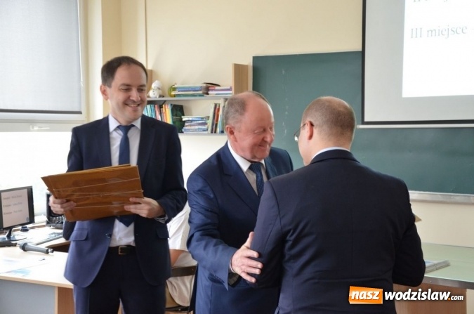 Zdjęcie w galerii na portalu naszwodzislaw.com: Starcie Tytanów, czyli przedmioty ścisłe kontra uczniowie wiadomości z regionu