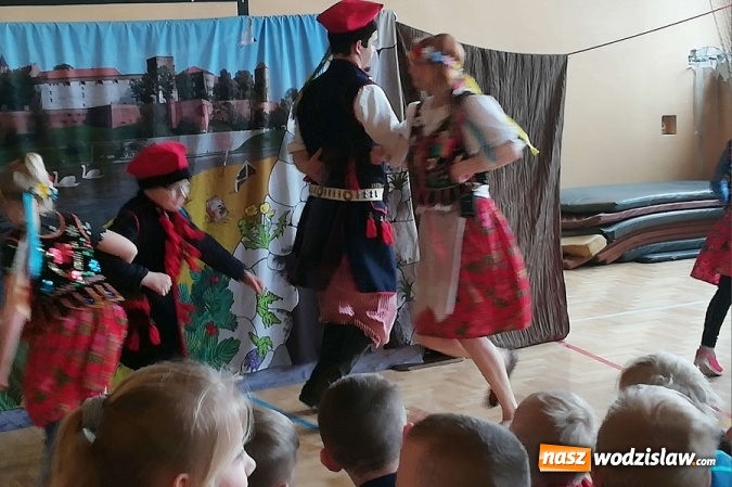 Zdjęcie w galerii na portalu naszwodzislaw.com: Spektakl SmoG Wawelski, czyli nauka ekologii przez zabawę wiadomości z regionu