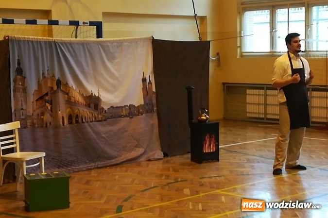 Zdjęcie w galerii na portalu naszwodzislaw.com: Spektakl SmoG Wawelski, czyli nauka ekologii przez zabawę wiadomości z regionu