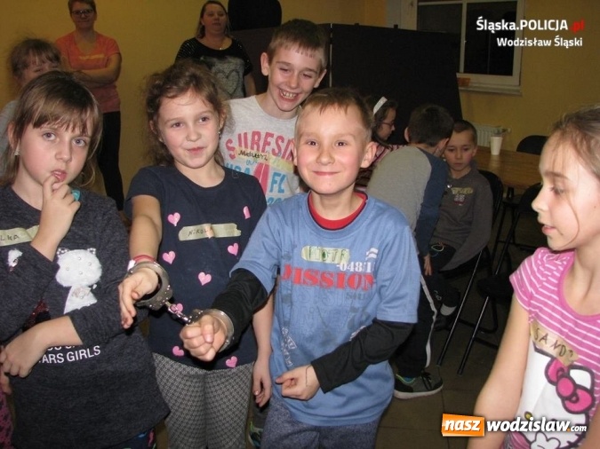 Zdjęcie w galerii na portalu naszwodzislaw.com: Noc detektywów z rydułtowskimi dzielnicowymi wiadomości z regionu