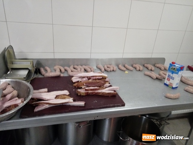 Zdjęcie w galerii na portalu naszwodzislaw.com: W Połomi powstają nagrody do jutrzejszego biegu wiadomości z regionu