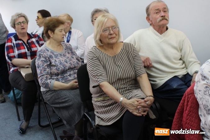 Zdjęcie w galerii na portalu naszwodzislaw.com: Halina Kunicka gościła w wodzisławskiej książnicy wiadomości z regionu