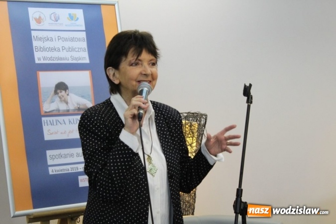 Zdjęcie w galerii na portalu naszwodzislaw.com: Halina Kunicka gościła w wodzisławskiej książnicy wiadomości z regionu