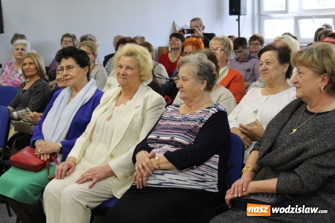 Zdjęcie w galerii na portalu naszwodzislaw.com: Halina Kunicka gościła w wodzisławskiej książnicy wiadomości z regionu