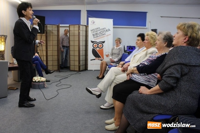Zdjęcie w galerii na portalu naszwodzislaw.com: Halina Kunicka gościła w wodzisławskiej książnicy wiadomości z regionu