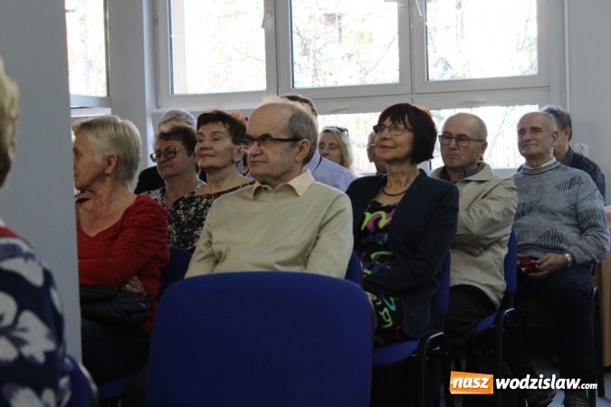 Zdjęcie w galerii na portalu naszwodzislaw.com: Halina Kunicka gościła w wodzisławskiej książnicy wiadomości z regionu