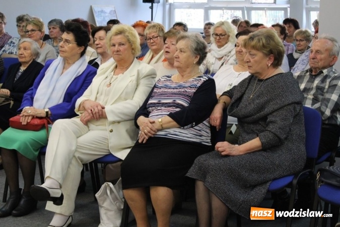 Zdjęcie w galerii na portalu naszwodzislaw.com: Halina Kunicka gościła w wodzisławskiej książnicy wiadomości z regionu