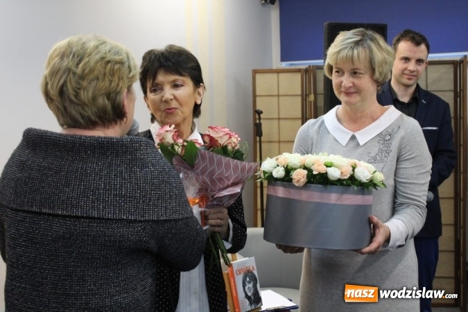 Zdjęcie w galerii na portalu naszwodzislaw.com: Halina Kunicka gościła w wodzisławskiej książnicy wiadomości z regionu