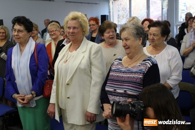 Zdjęcie w galerii na portalu naszwodzislaw.com: Halina Kunicka gościła w wodzisławskiej książnicy wiadomości z regionu