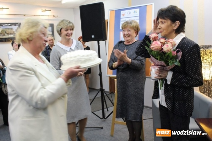 Zdjęcie w galerii na portalu naszwodzislaw.com: Halina Kunicka gościła w wodzisławskiej książnicy wiadomości z regionu