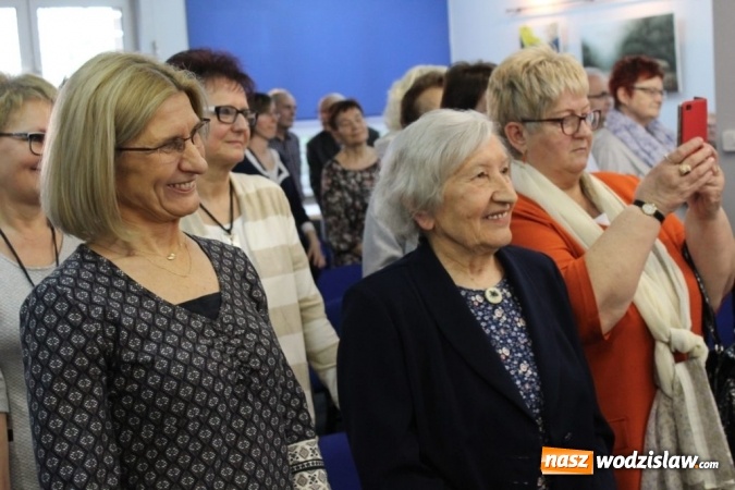 Zdjęcie w galerii na portalu naszwodzislaw.com: Halina Kunicka gościła w wodzisławskiej książnicy wiadomości z regionu