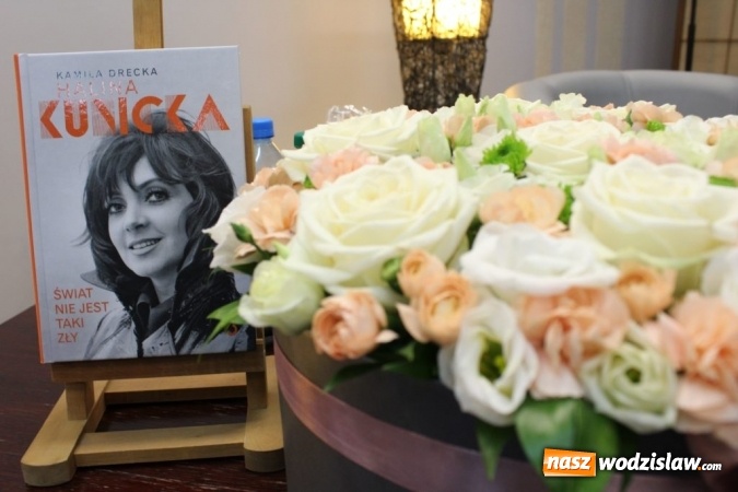 Zdjęcie w galerii na portalu naszwodzislaw.com: Halina Kunicka gościła w wodzisławskiej książnicy wiadomości z regionu