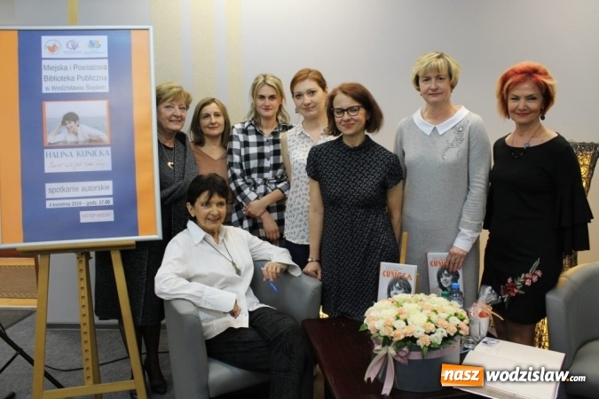 Zdjęcie w galerii na portalu naszwodzislaw.com: Halina Kunicka gościła w wodzisławskiej książnicy wiadomości z regionu