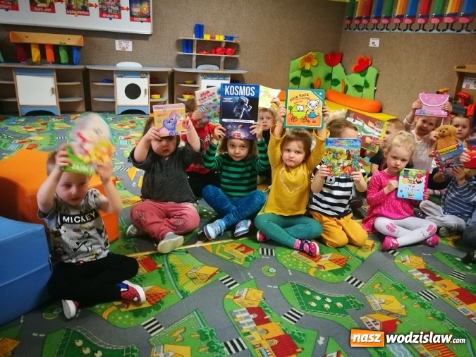 Zdjęcie w galerii na portalu naszwodzislaw.com: Międzynarodowy Dzień Książki dla Dzieci w mszańskiej bibliotece wiadomości z regionu