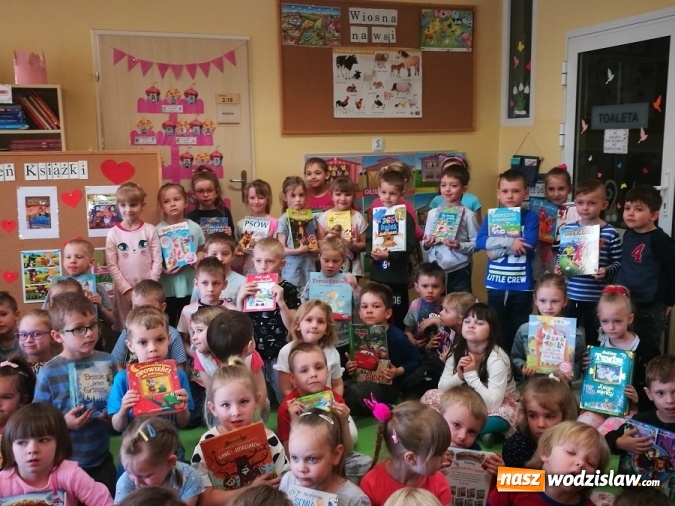 Zdjęcie w galerii na portalu naszwodzislaw.com: Międzynarodowy Dzień Książki dla Dzieci w mszańskiej bibliotece wiadomości z regionu