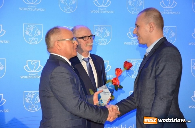 Zdjęcie w galerii na portalu naszwodzislaw.com: Najlepsi sportowcy i działacze kultury nagrodzeni wiadomości z regionu