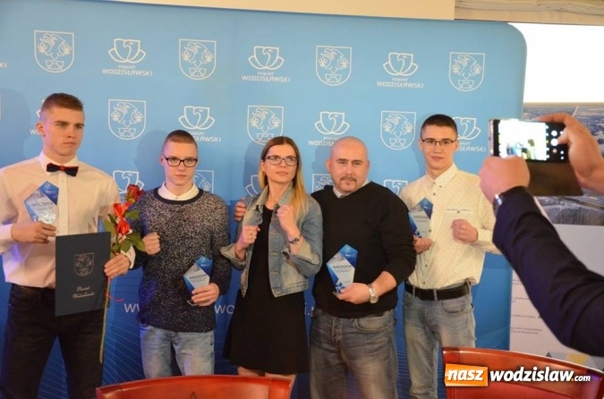 Zdjęcie w galerii na portalu naszwodzislaw.com: Najlepsi sportowcy i działacze kultury nagrodzeni wiadomości z regionu