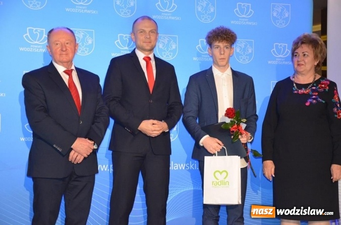 Zdjęcie w galerii na portalu naszwodzislaw.com: Najlepsi sportowcy i działacze kultury nagrodzeni wiadomości z regionu