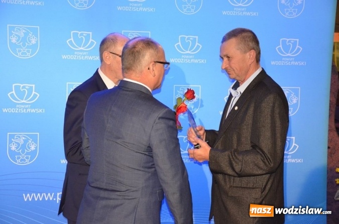 Zdjęcie w galerii na portalu naszwodzislaw.com: Najlepsi sportowcy i działacze kultury nagrodzeni wiadomości z regionu
